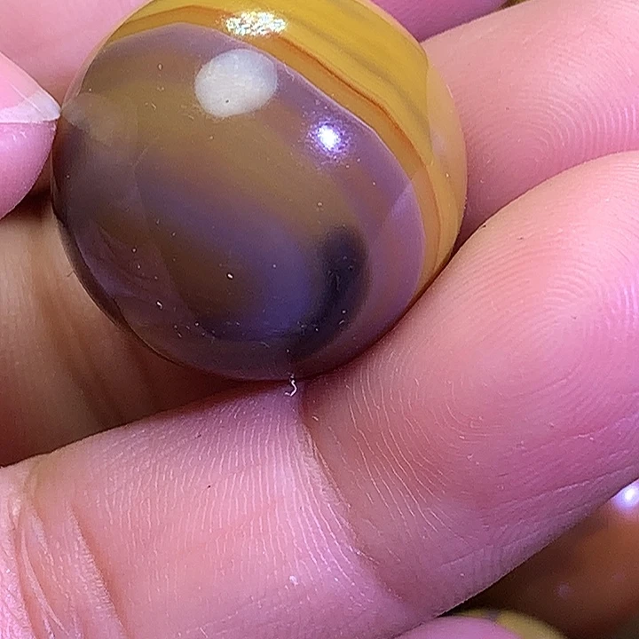 赵***依未镶嵌玛瑙/玉髓珠宝奇石