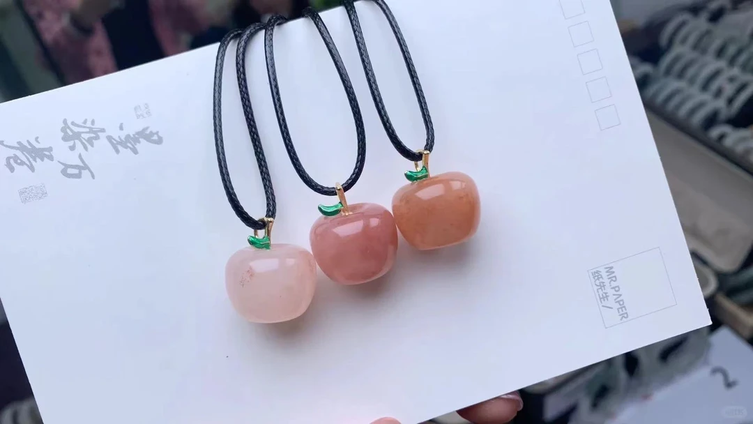 桃花酿金丝玉平安果颈饰250809