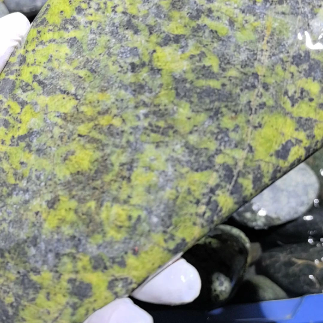 用***7藏玉药王石原石一个摆件