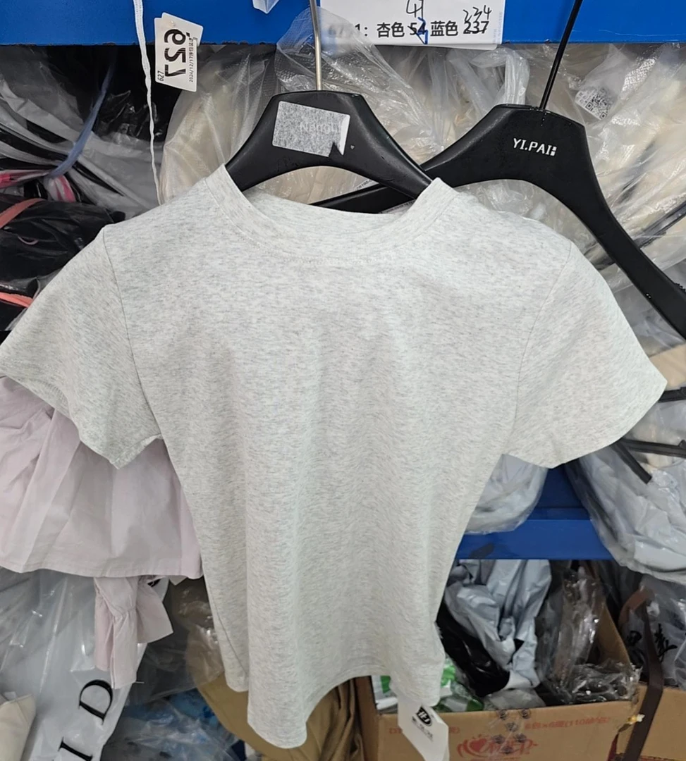 静静福利灰色圆领t040