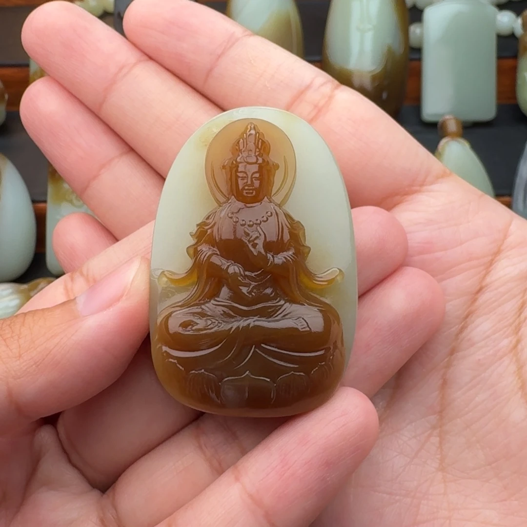 大****和田玉未镶嵌颈饰