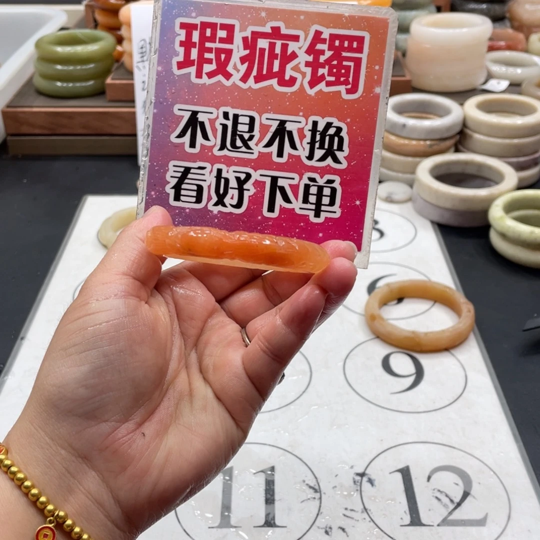 漫****未镶嵌手镯石英质玉