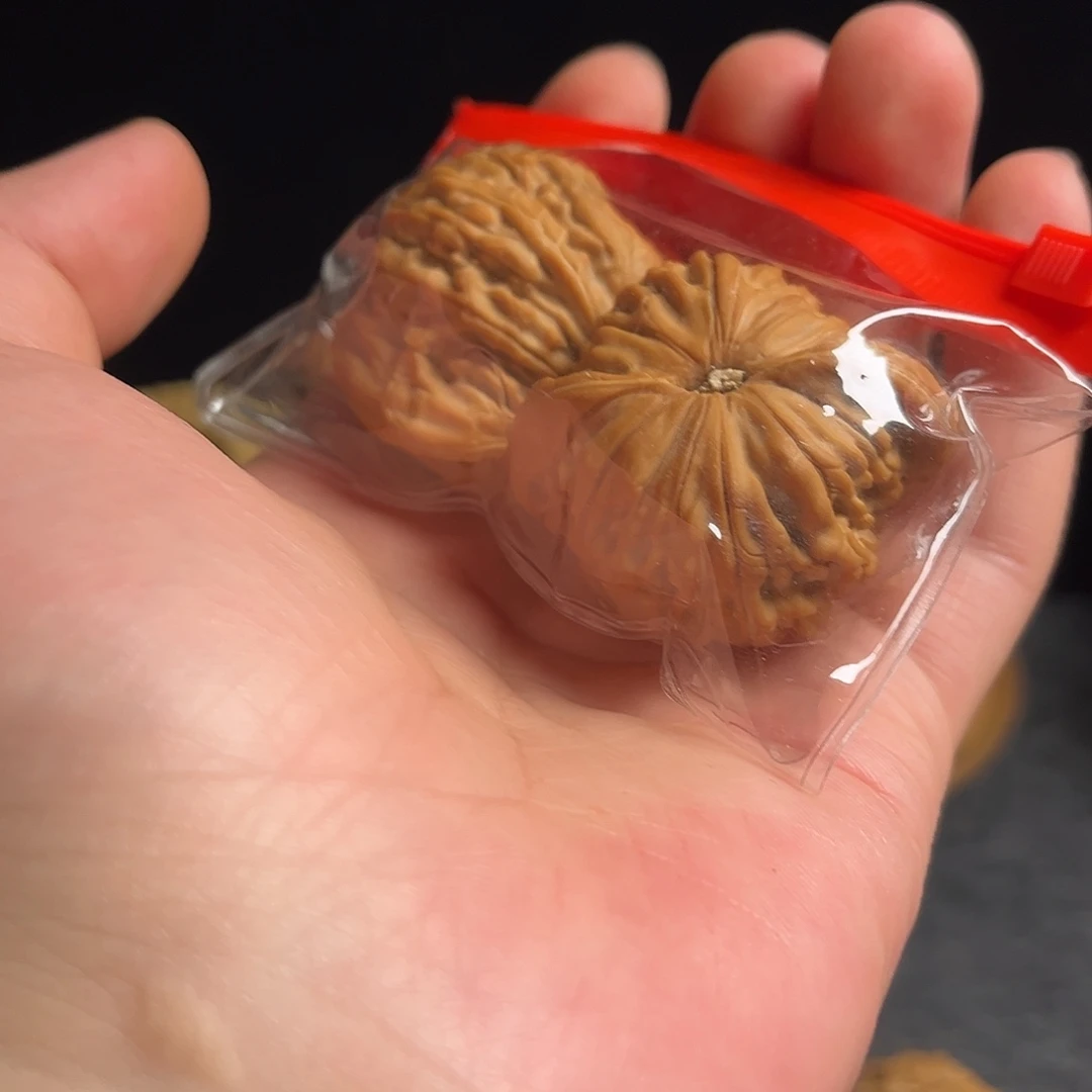 老***虎文玩核桃吊坠44牛角磨