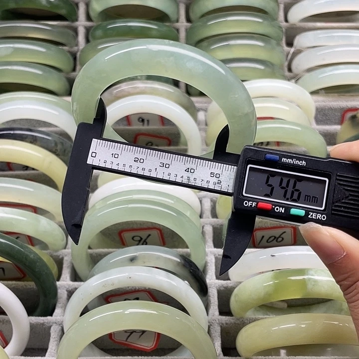蛇纹石玉未镶嵌手镯104
