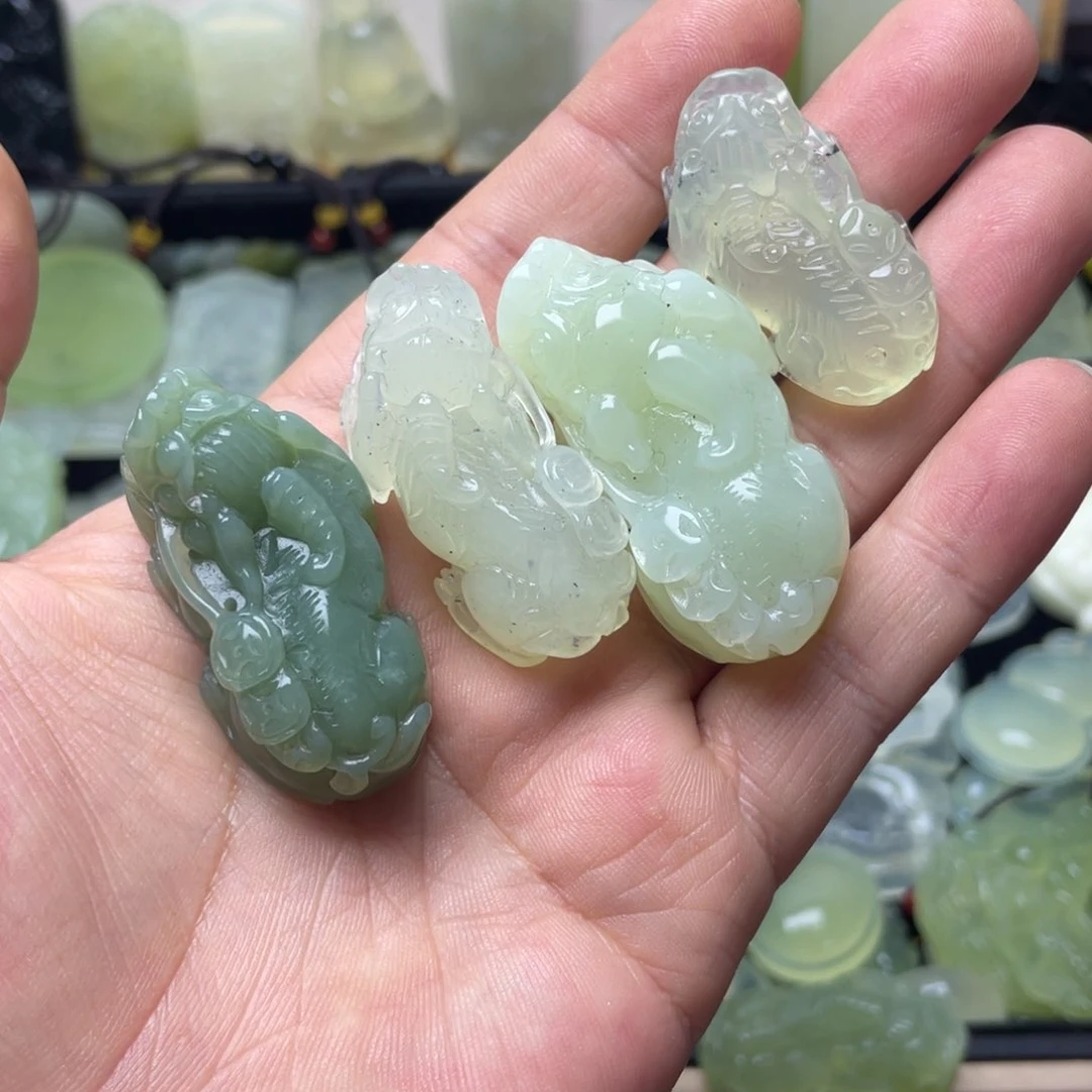 未镶嵌蛇纹石玉颈饰任选一个