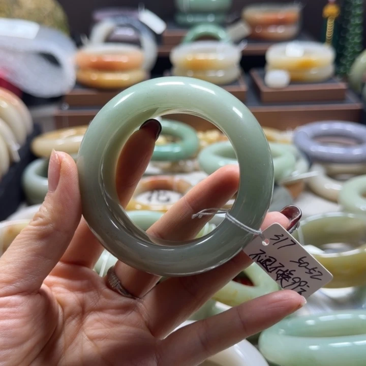 石英质玉未镶嵌手镯