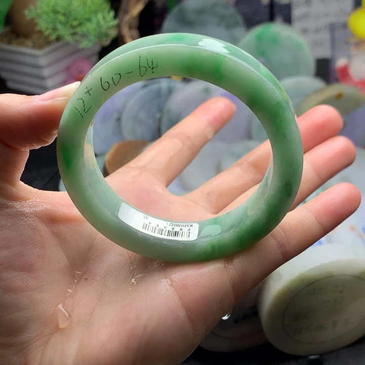 未镶嵌手镯定制翡翠