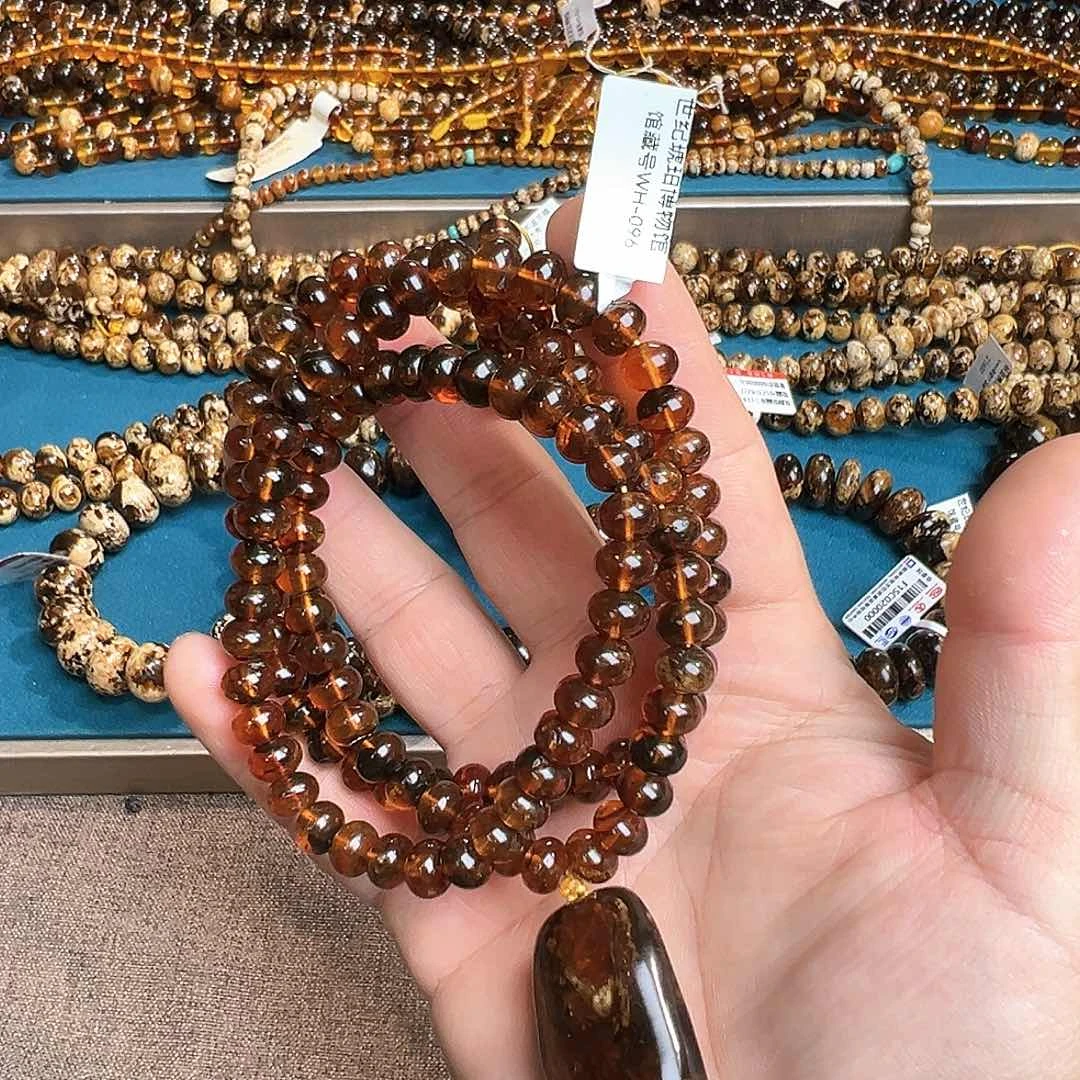 琥珀颈饰未镶嵌抚顺