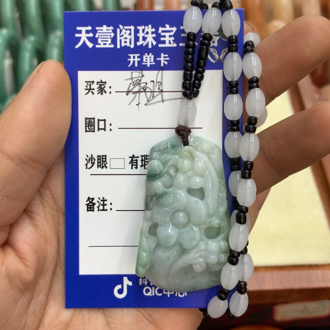 翡翠颈饰未镶嵌餐**姐