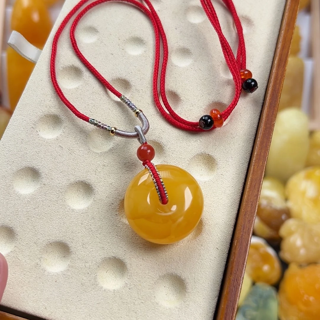 蜜蜡颈饰未镶嵌梅****?蜜蜡