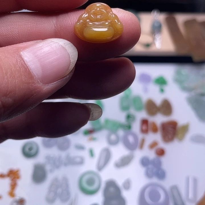 定制翡翠未镶嵌满黄佛公