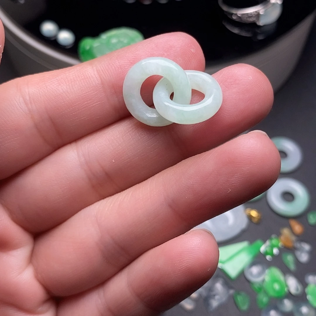 翡翠颈饰未镶嵌环环相扣