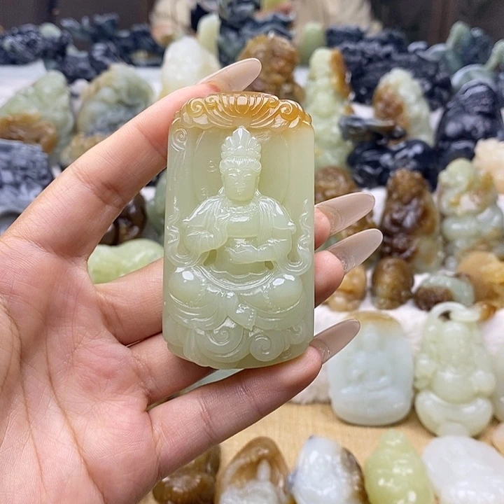 展***体颈饰未镶嵌和田玉