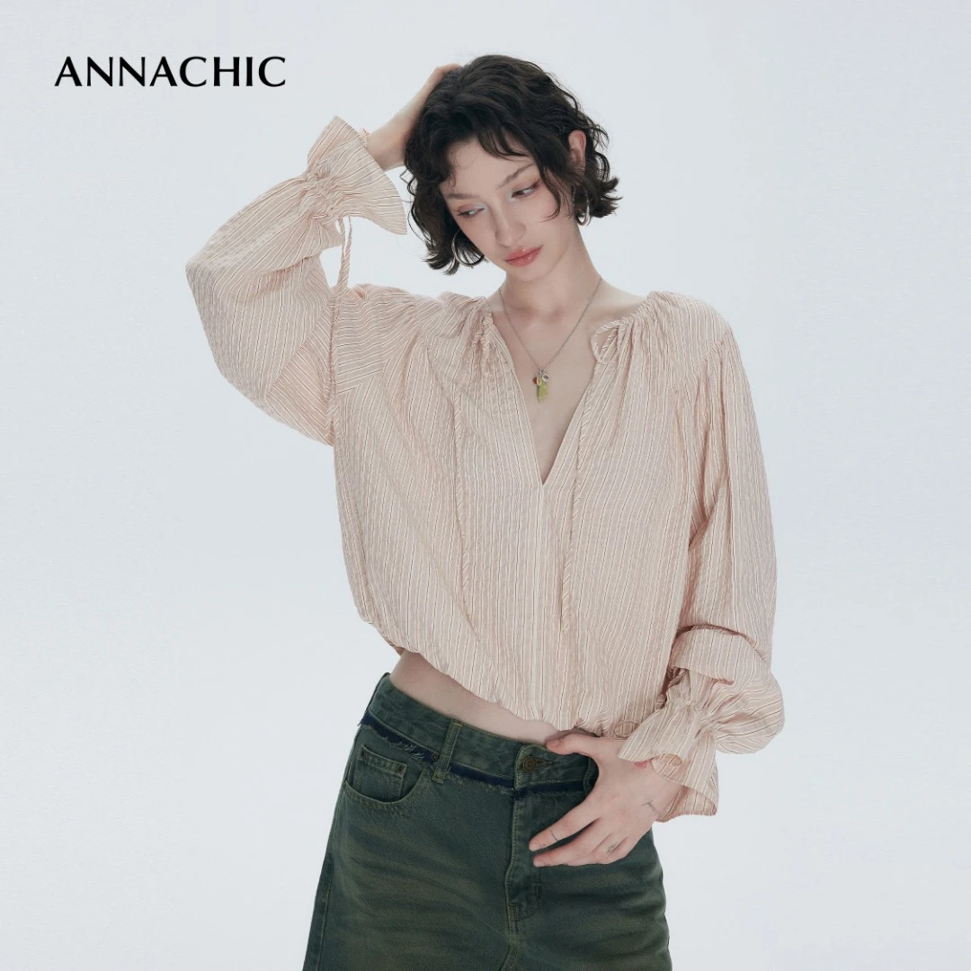 ANNACHIC博主造型_竖条纹皱感抽绳衬衣_V领灯笼袖宽松衬衫/上衣