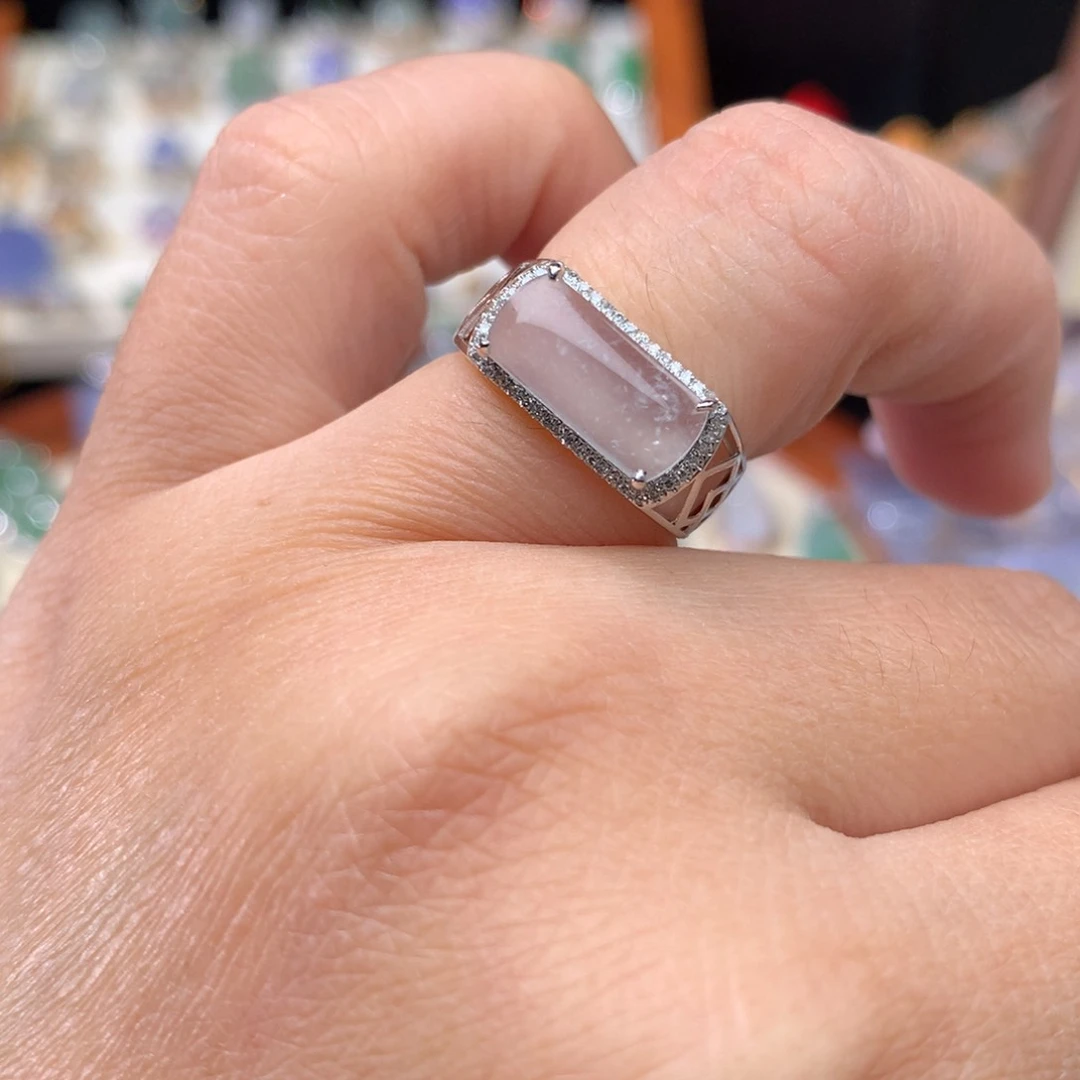 18K金镶嵌戒指翡翠马鞍戒指