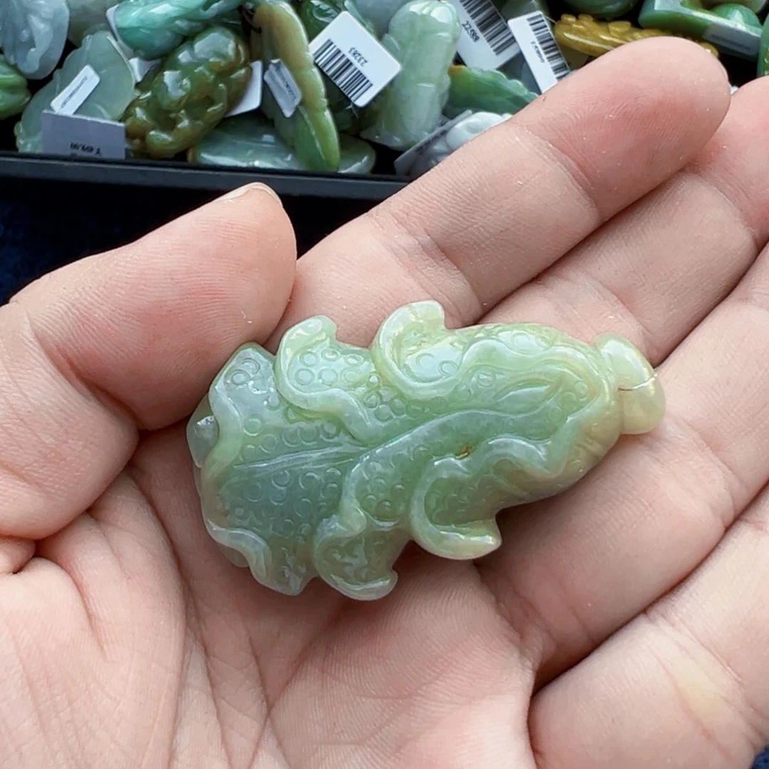 翡翠未镶嵌颈饰挂件