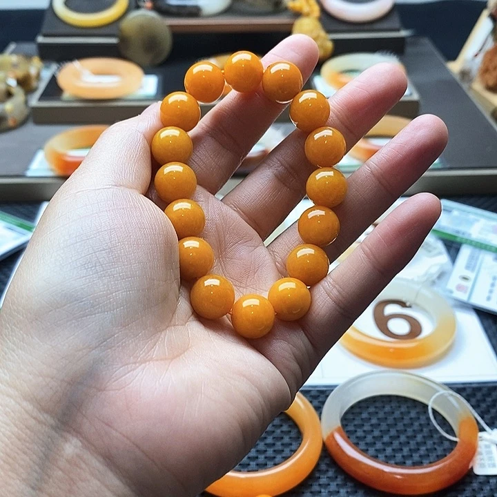 未镶嵌石英质玉（黄龙玉）手镯