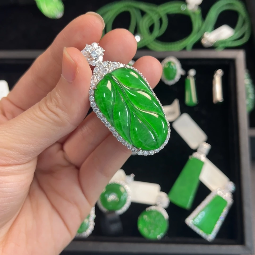 翡翠银S925镶嵌戒指叶子吊坠