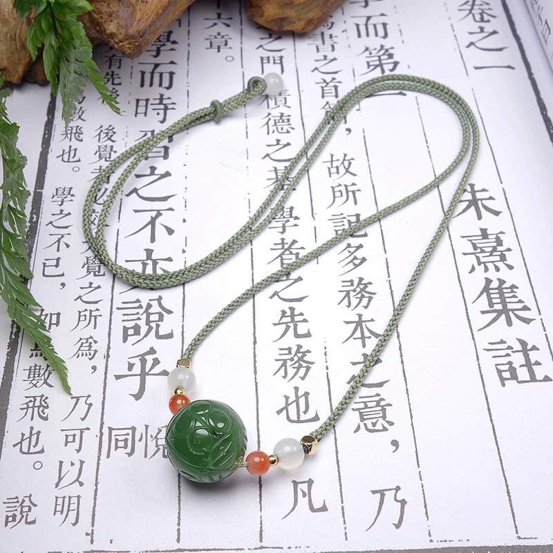 和田玉碧玉锁骨珠，玉质细腻颜色漂亮！弹珠尺寸卡（16mm)重量(8g)