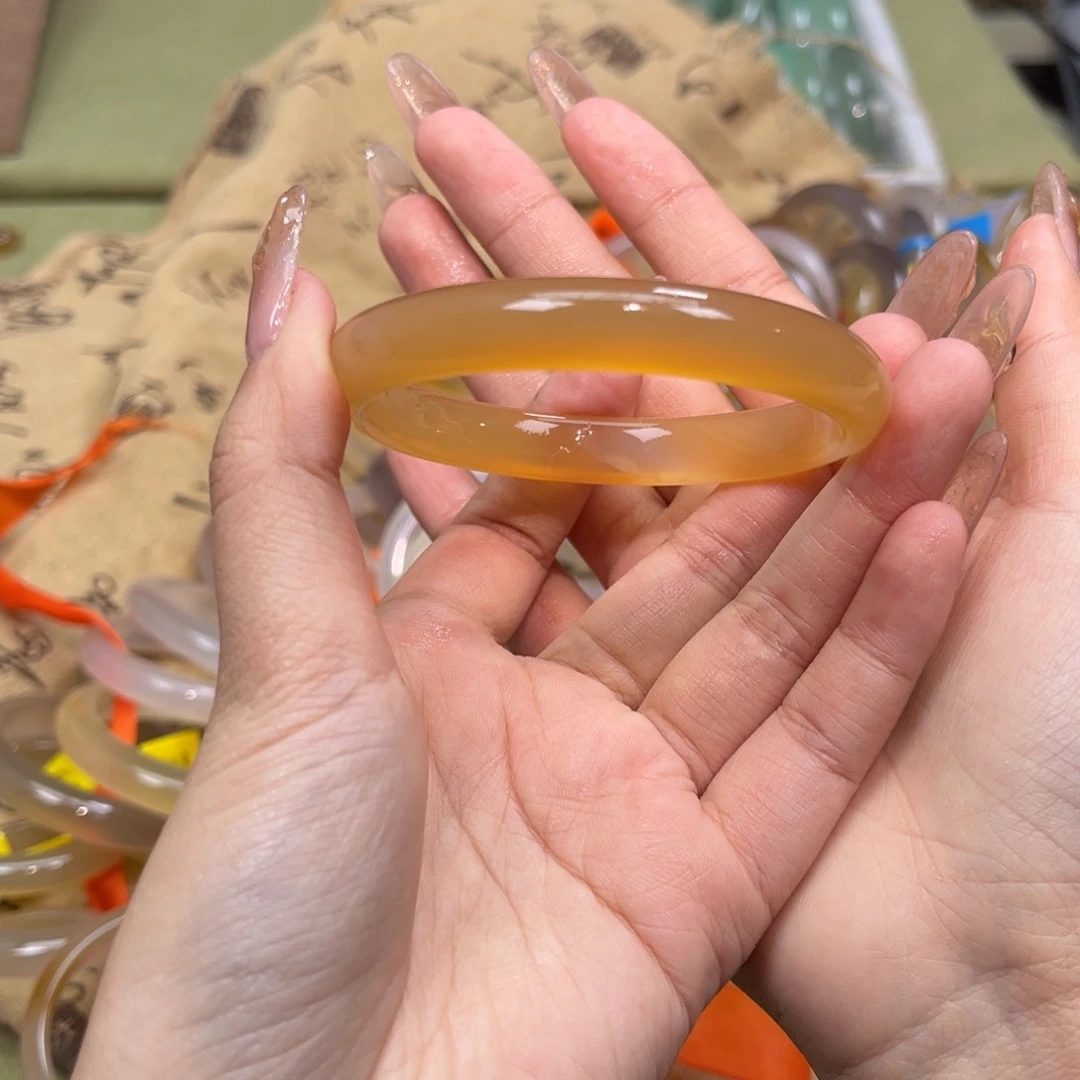 玛瑙/玉髓手镯未镶嵌卡*西