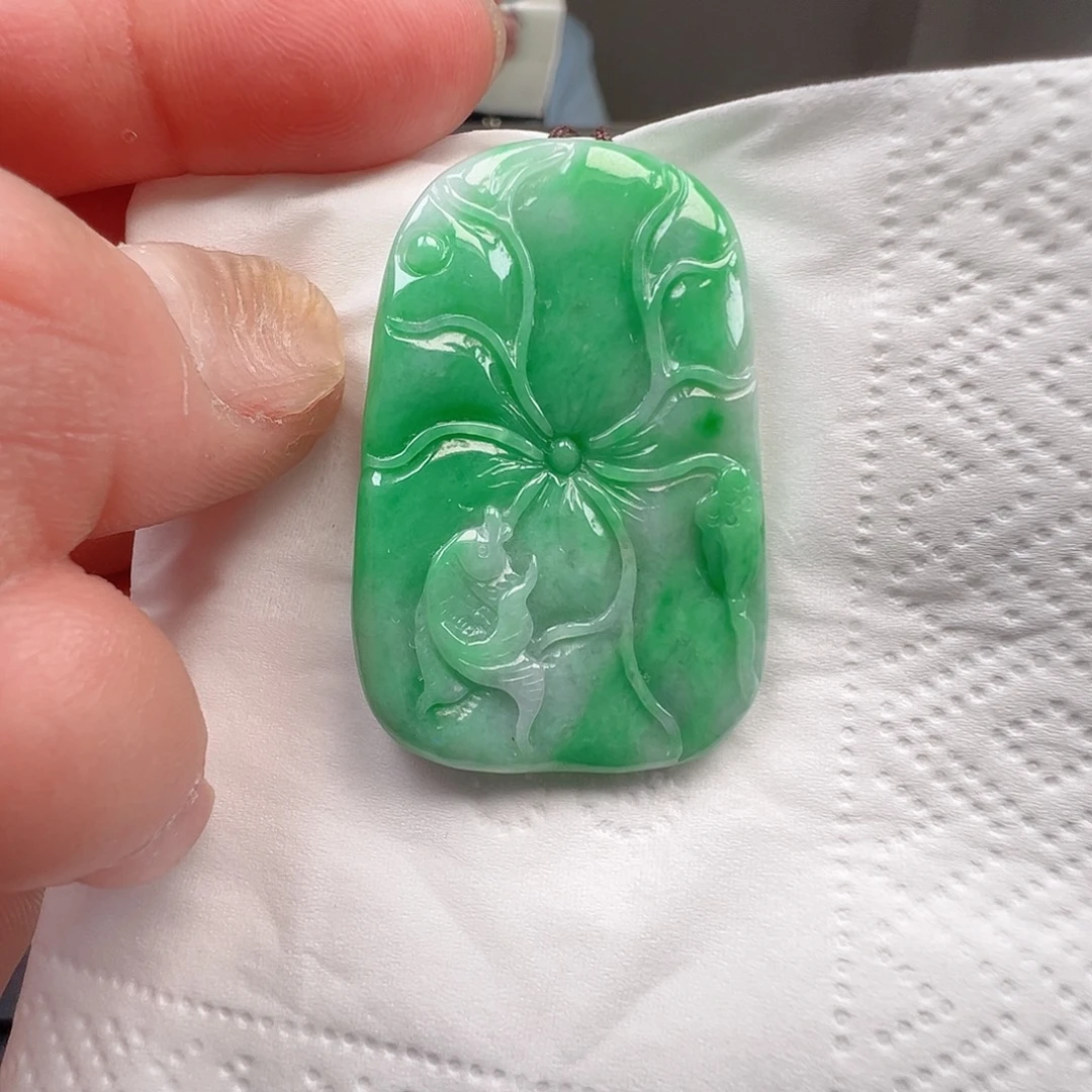 翡翠未镶嵌颈饰年年有余