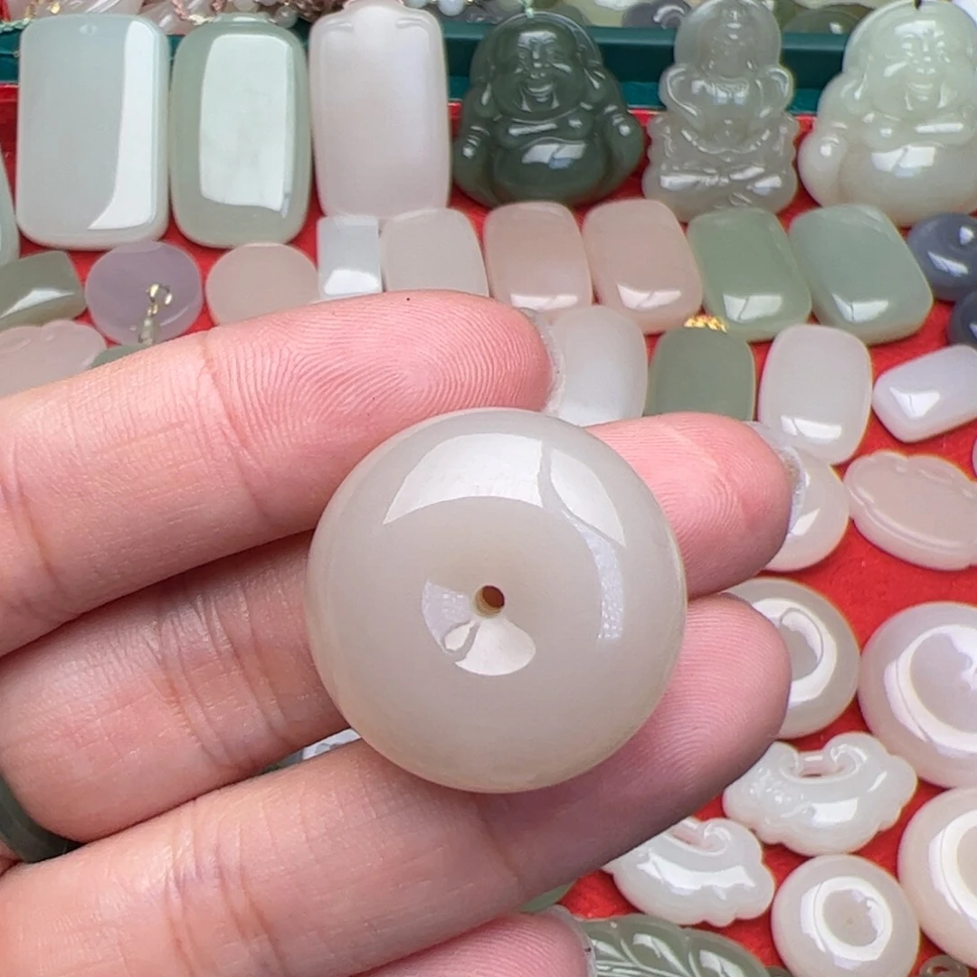 和田玉颈饰未镶嵌塔**猫