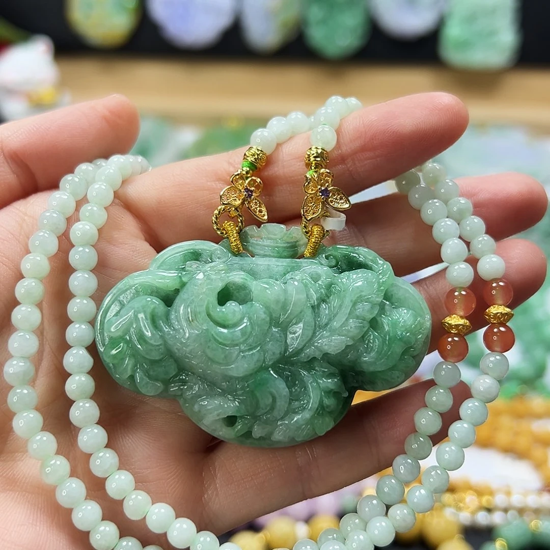 翡翠未镶嵌颈饰吊坠