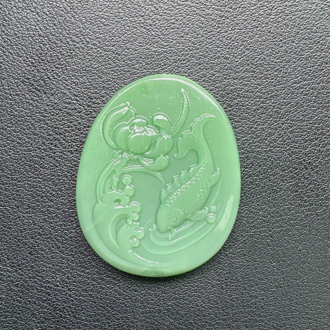 和田玉碧玉粉绿连连有鱼吊坠
