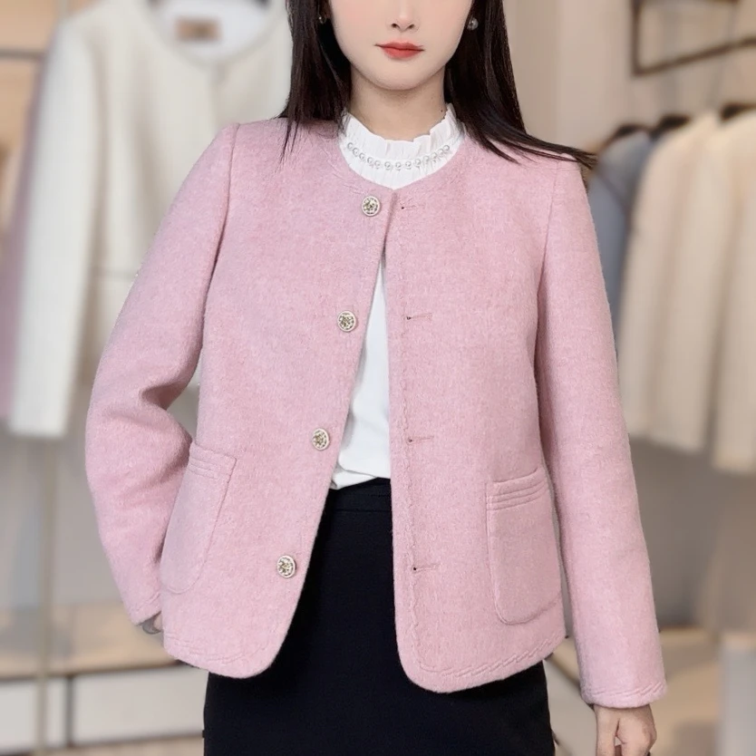 尽显温柔的冰淇淋粉小香风外套春季新款宽气质时尚百搭好看女装款