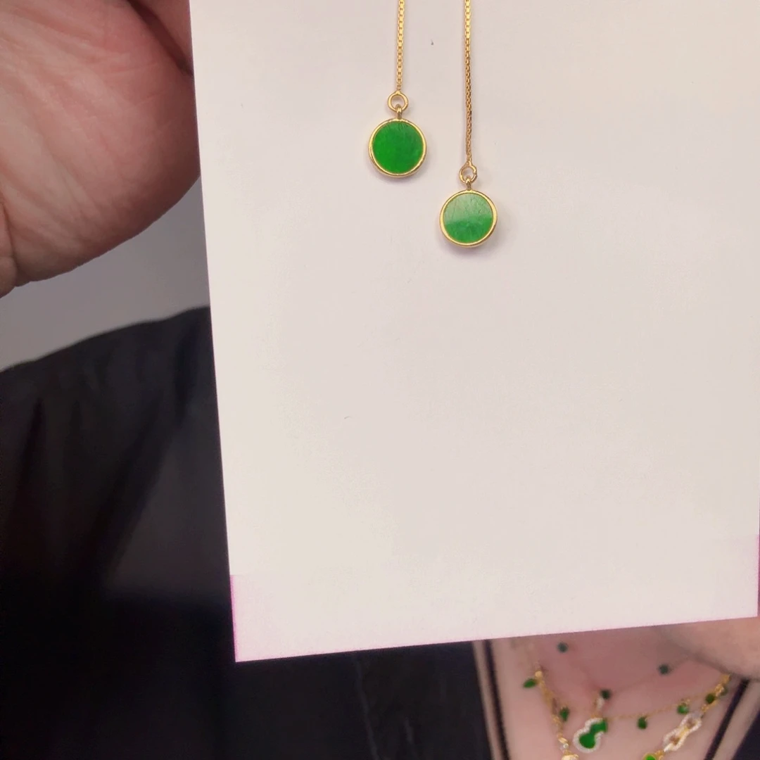 翡翠未镶嵌颈饰一对