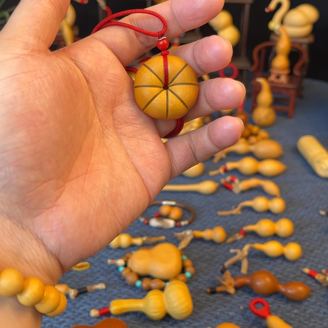 鲍*萍手把小葫芦平安扣吊坠