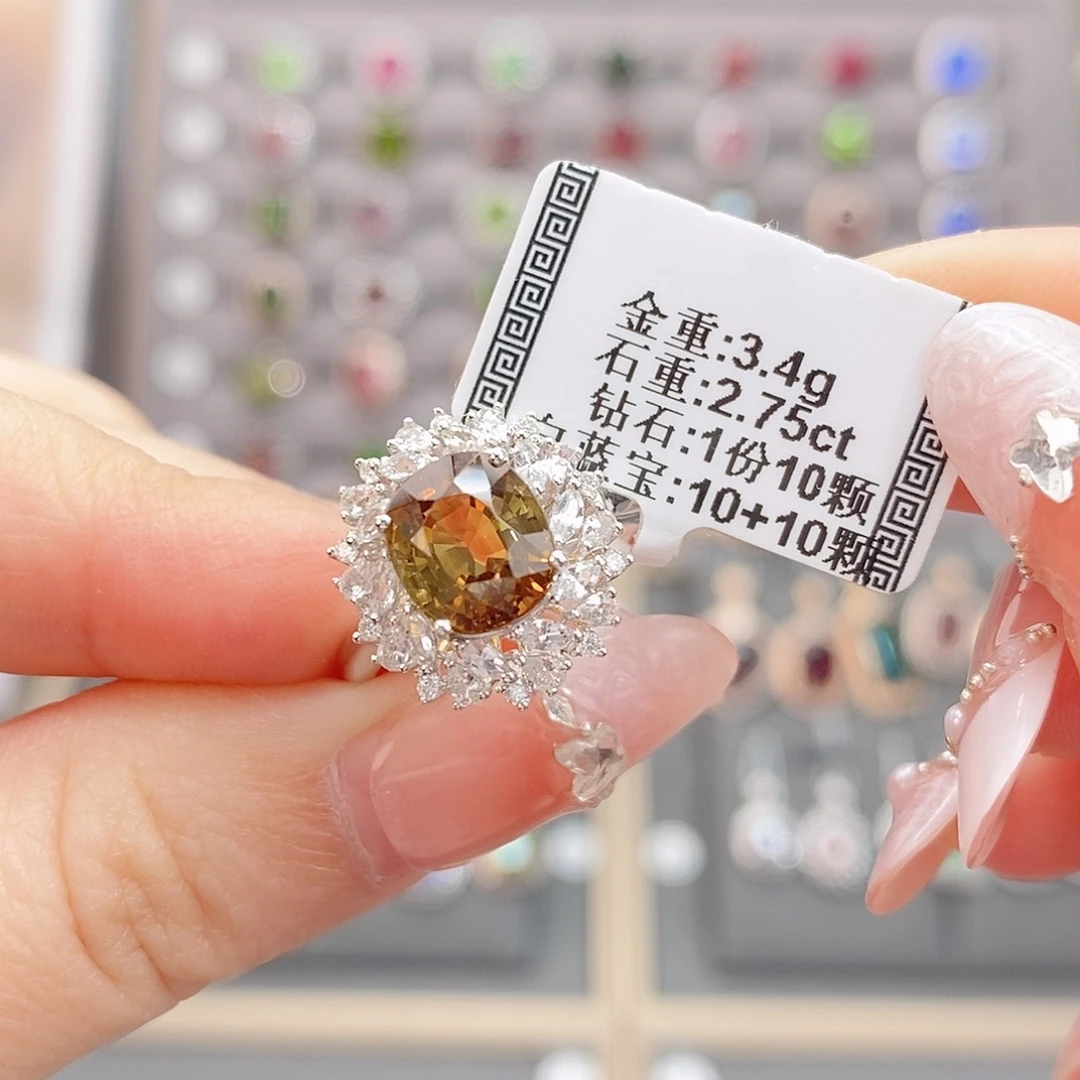 碧玺戒指18K金镶嵌2.75。