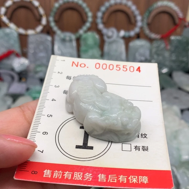 颈饰未镶嵌翡翠微瑕