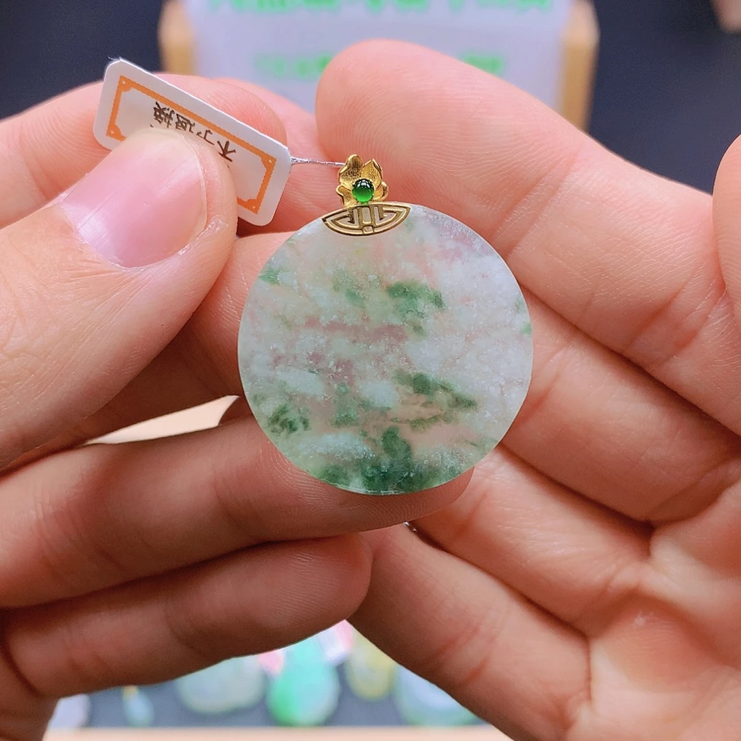 翡翠18K金镶嵌颈饰翡翠