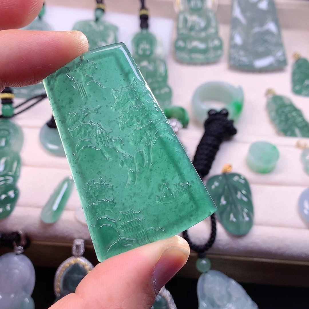 翡翠颈饰未镶嵌翡翠