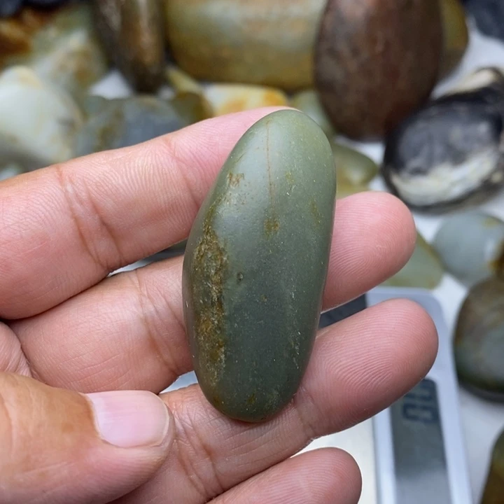 颈饰未镶嵌和田玉（子料）