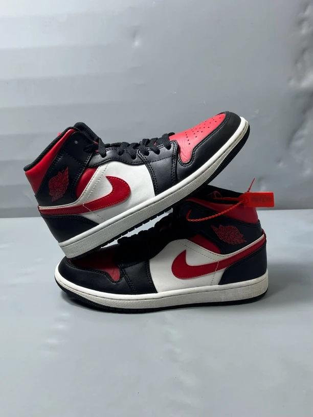 40.5码 9新/air jordan1黑红脚趾/板鞋 公价915