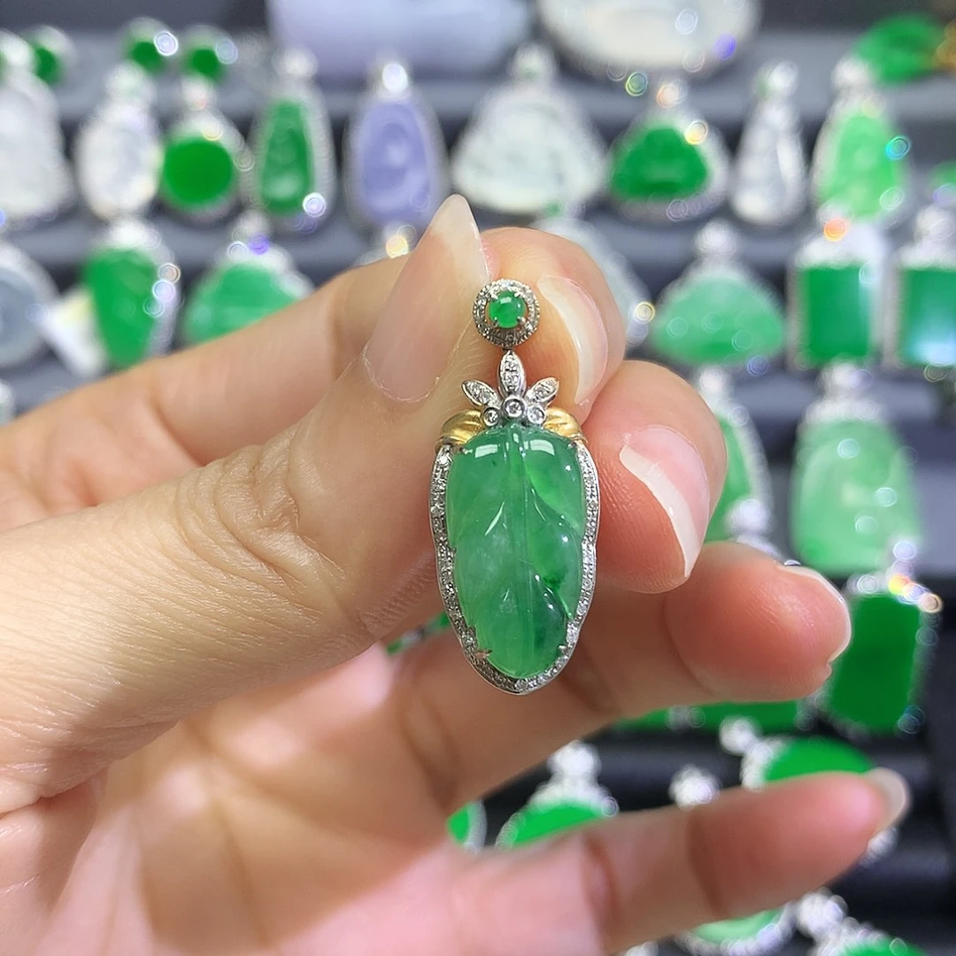 翡翠18K金镶嵌颈饰