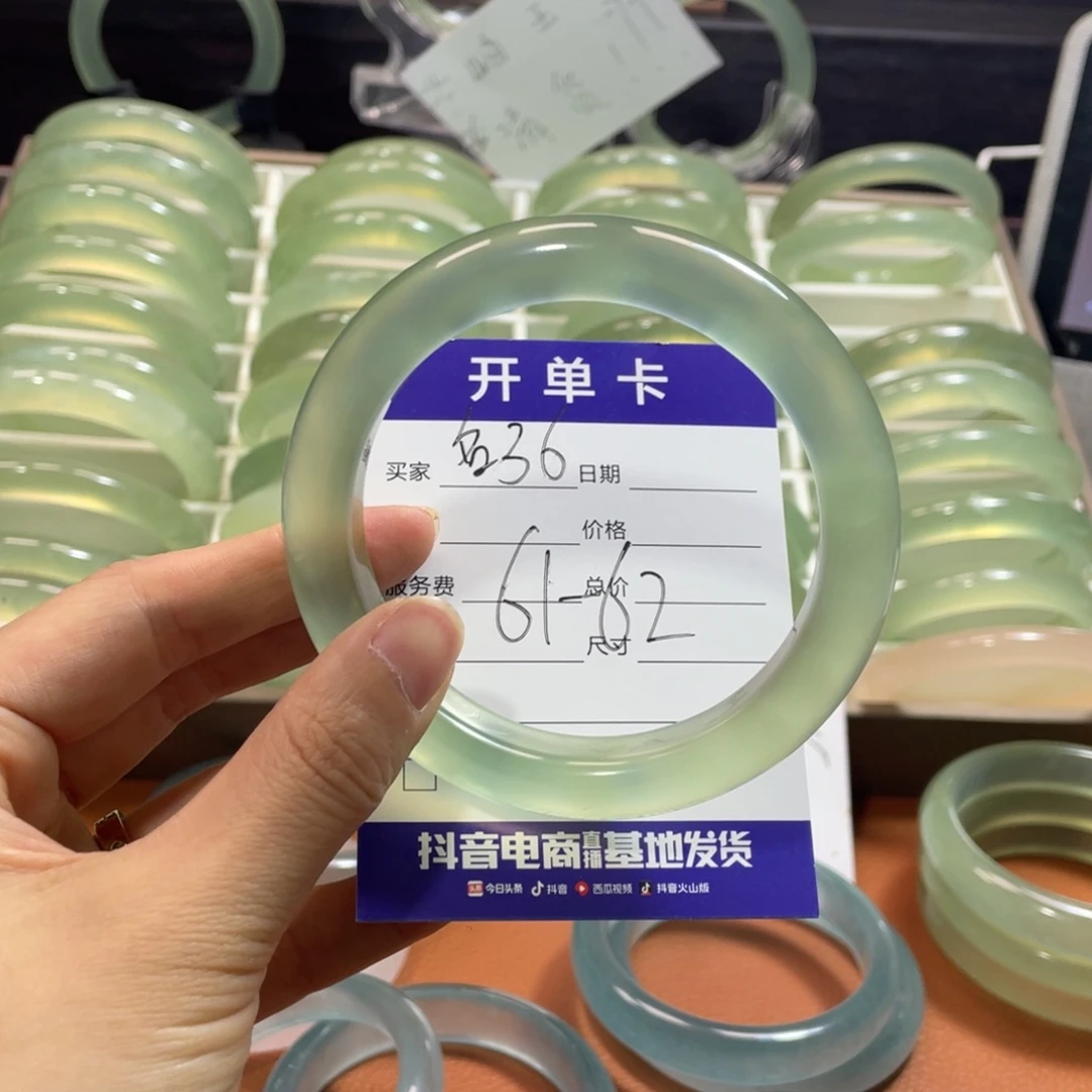 蛇纹石玉未镶嵌手镯T****忆