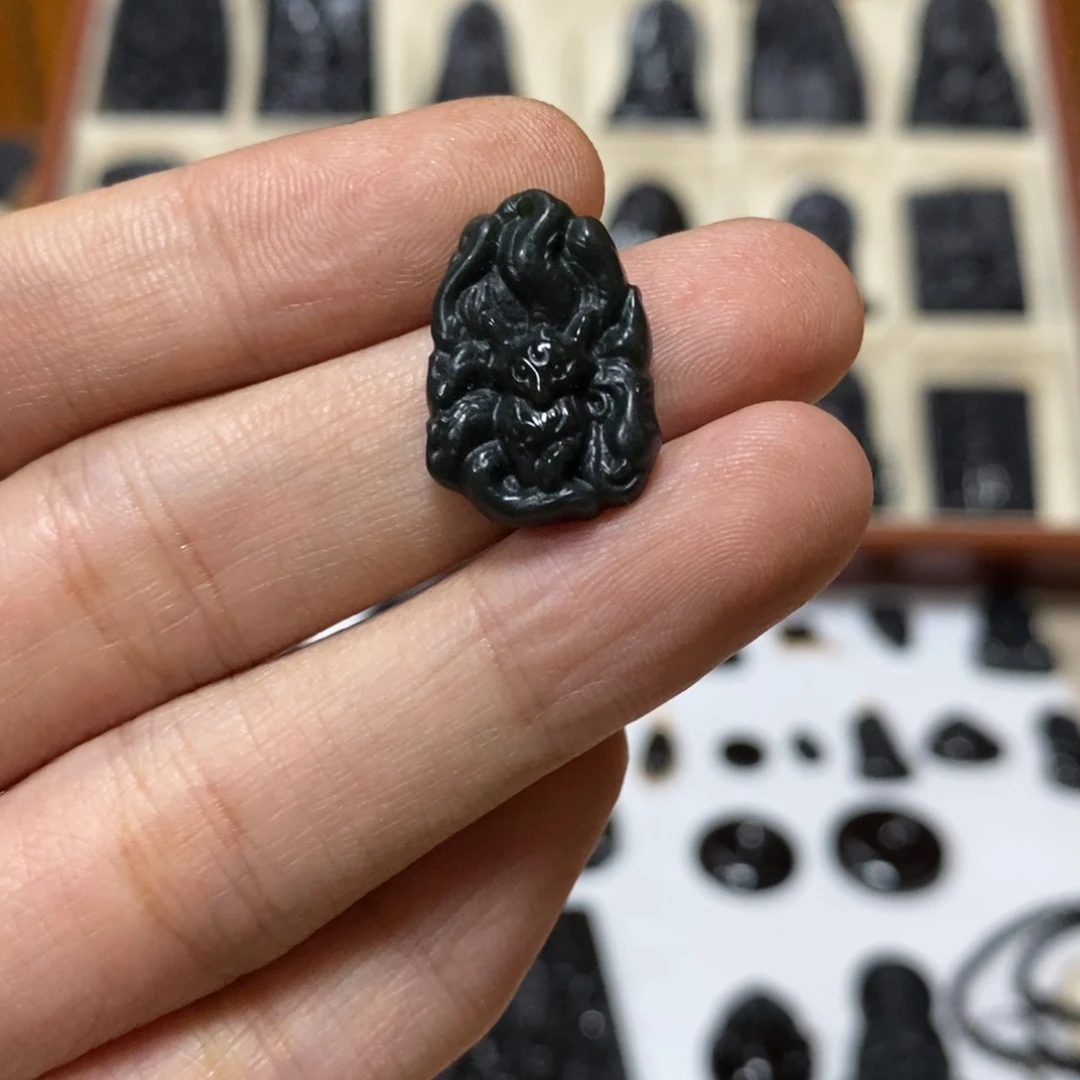 翡翠未镶嵌吊坠(赠链)