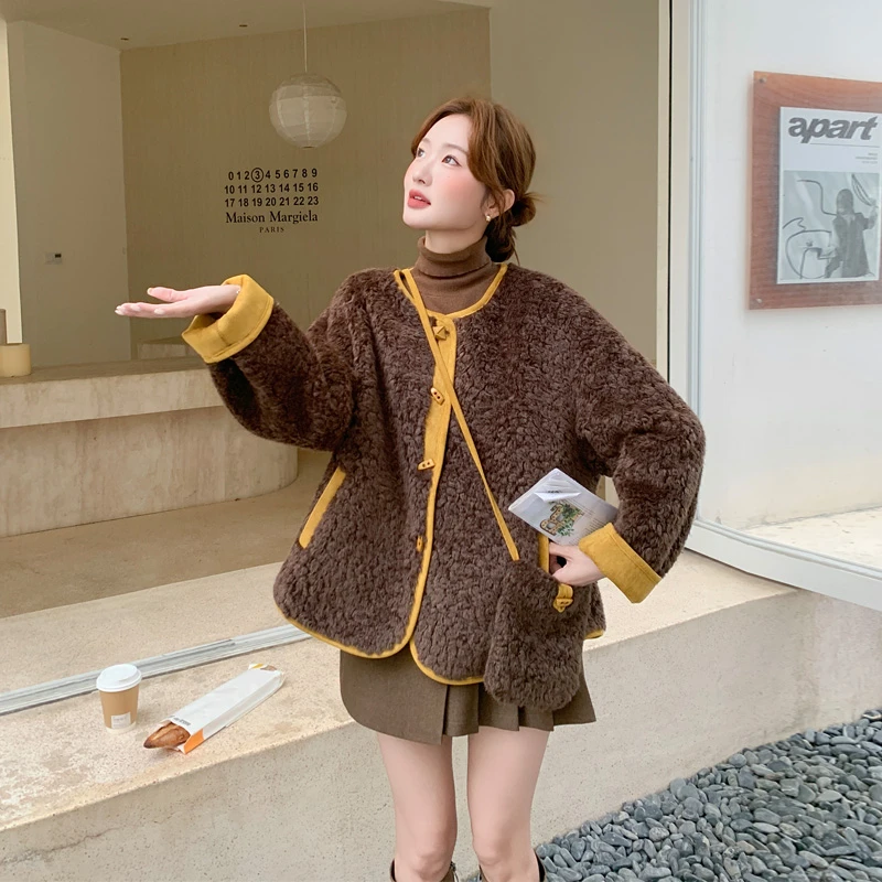 INS风短款时尚撞色羊羔毛外套2025冬季新款复古氛围感美拉德棉衣