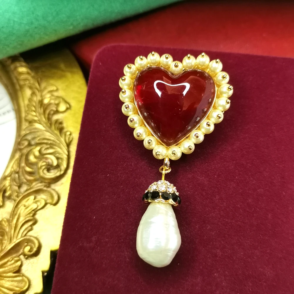 bijoux高阶樱桃红琉璃爱心胸针[1501071-003]