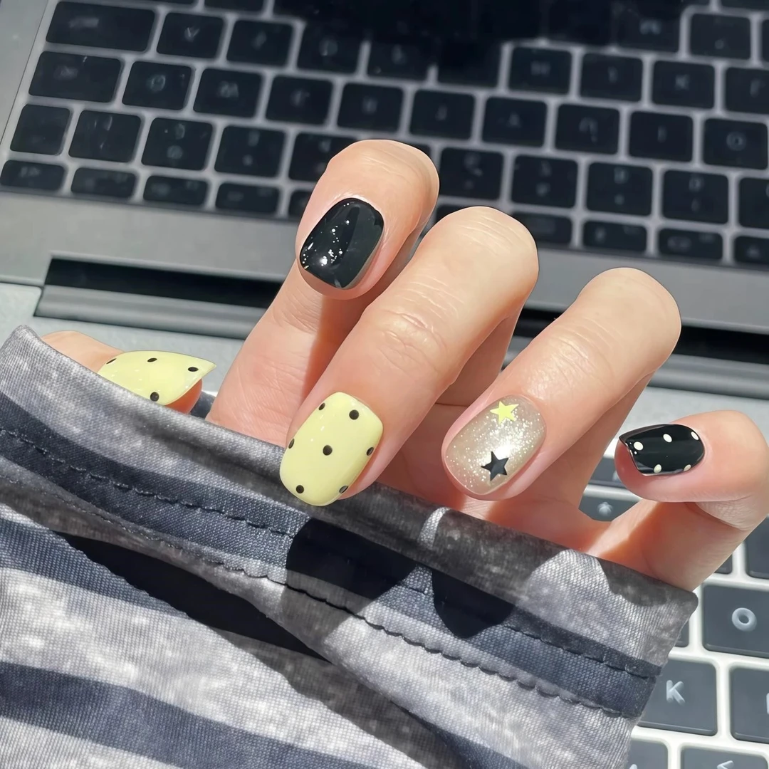 玻璃珠猫眼星星穿戴甲短款成品手工高级感网红2025新款穿戴式美甲