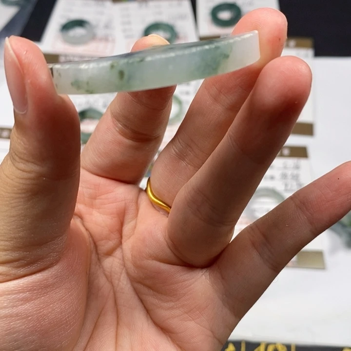 翡翠戒指未镶嵌拾*翡翠戒指