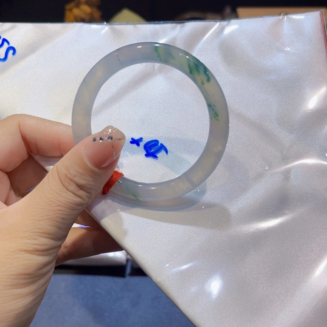 翡翠手镯未镶嵌翡翠手镯