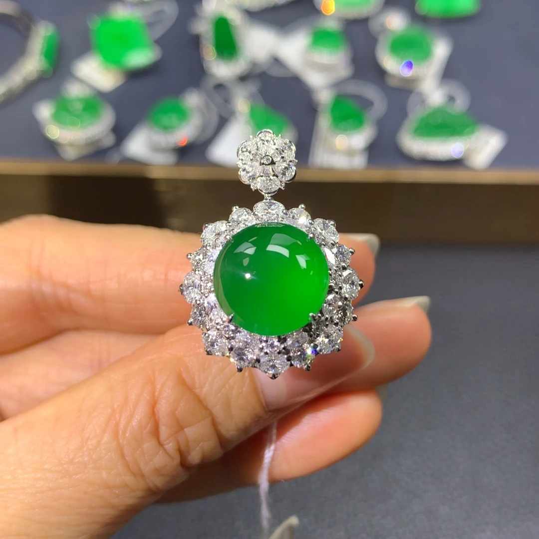 翡翠戒指18K金镶嵌翡翠