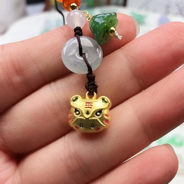 颈饰未镶嵌翡翠老虎