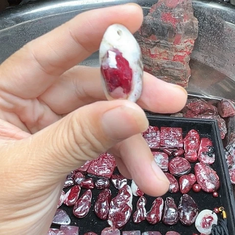 【闪购商品】天然辰砂天然原矿朱砂吊坠