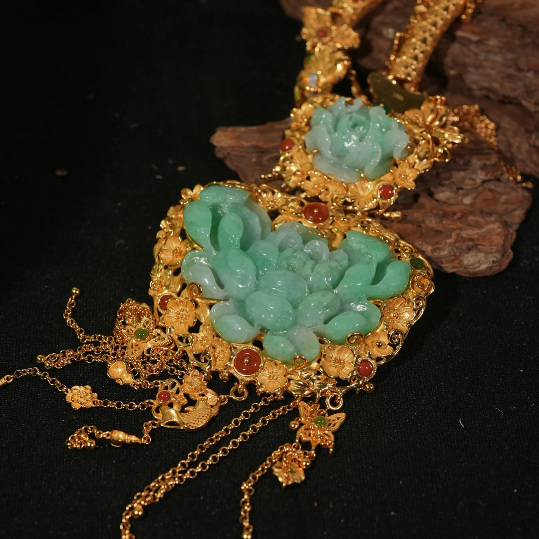 5.5香港王老板-翡翠a货镶嵌吊坠ke359