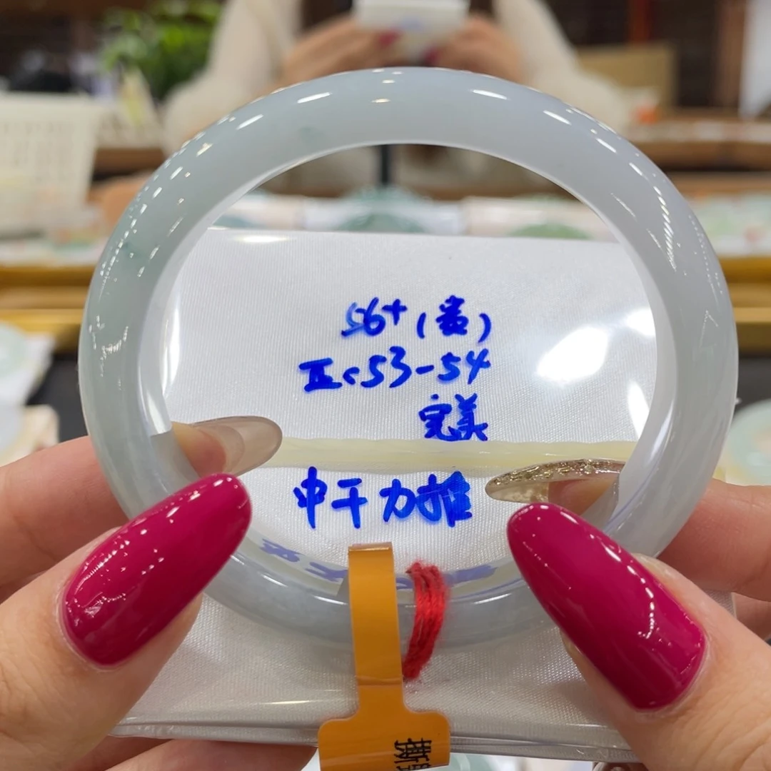 翡翠手镯未镶嵌翡翠